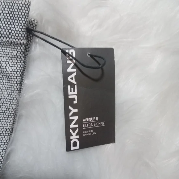 🤍New DKNY Skinny Jeans🤍 - Picture 4 of 5